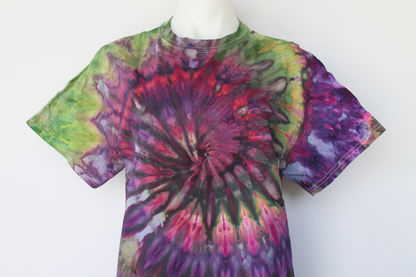 Men's t shirt - size Medium - Kimmy's Purple spiral