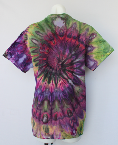 Men's t shirt - size Medium - Kimmy's Purple spiral