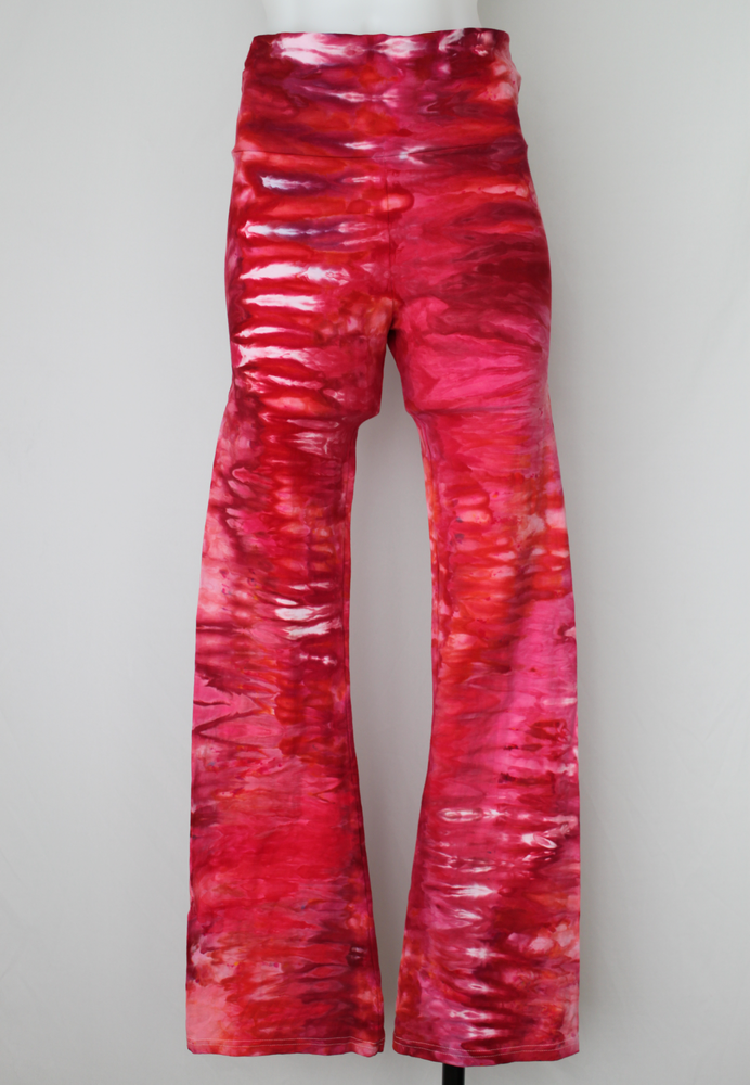 Yoga pants size Medium (fits like Small) - Pomegranate snakeskin
