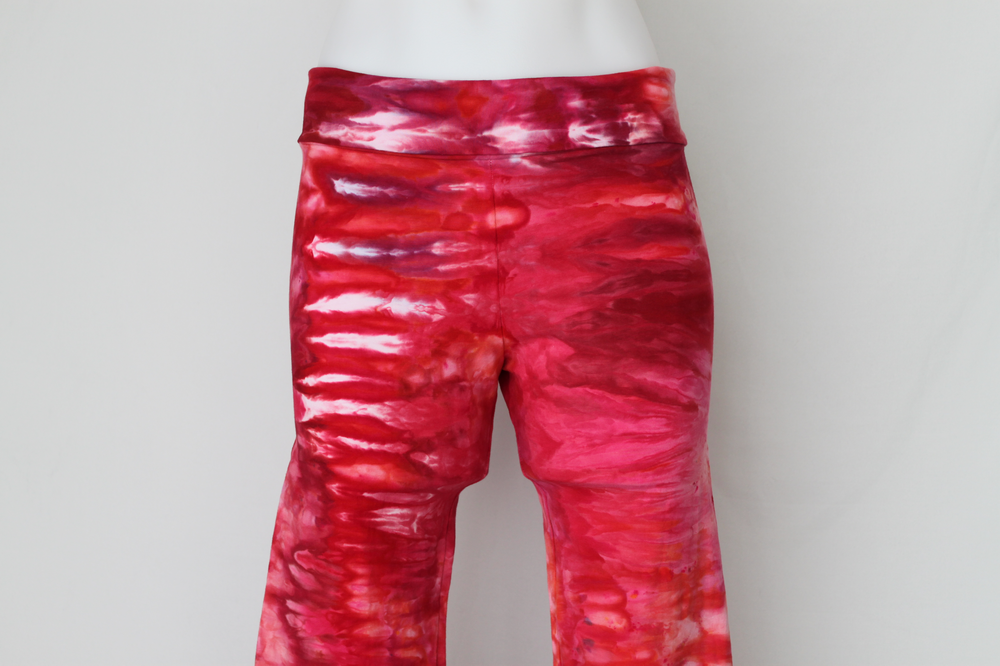 Yoga pants size Medium (fits like Small) - Pomegranate snakeskin