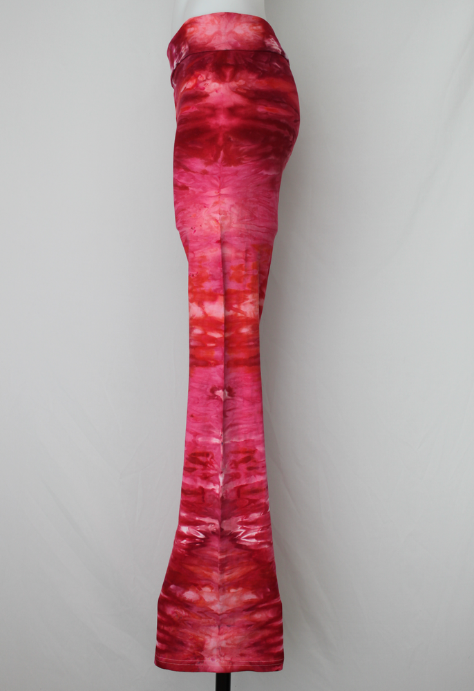 Yoga pants size Medium (fits like Small) - Pomegranate snakeskin