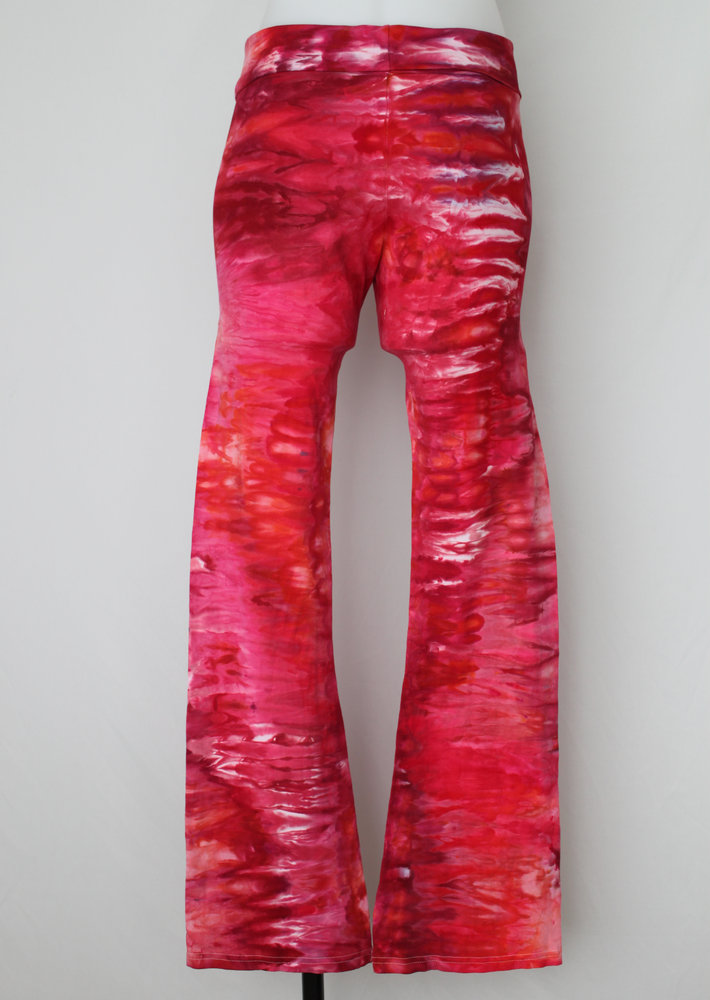 Yoga pants size Medium (fits like Small) - Pomegranate snakeskin